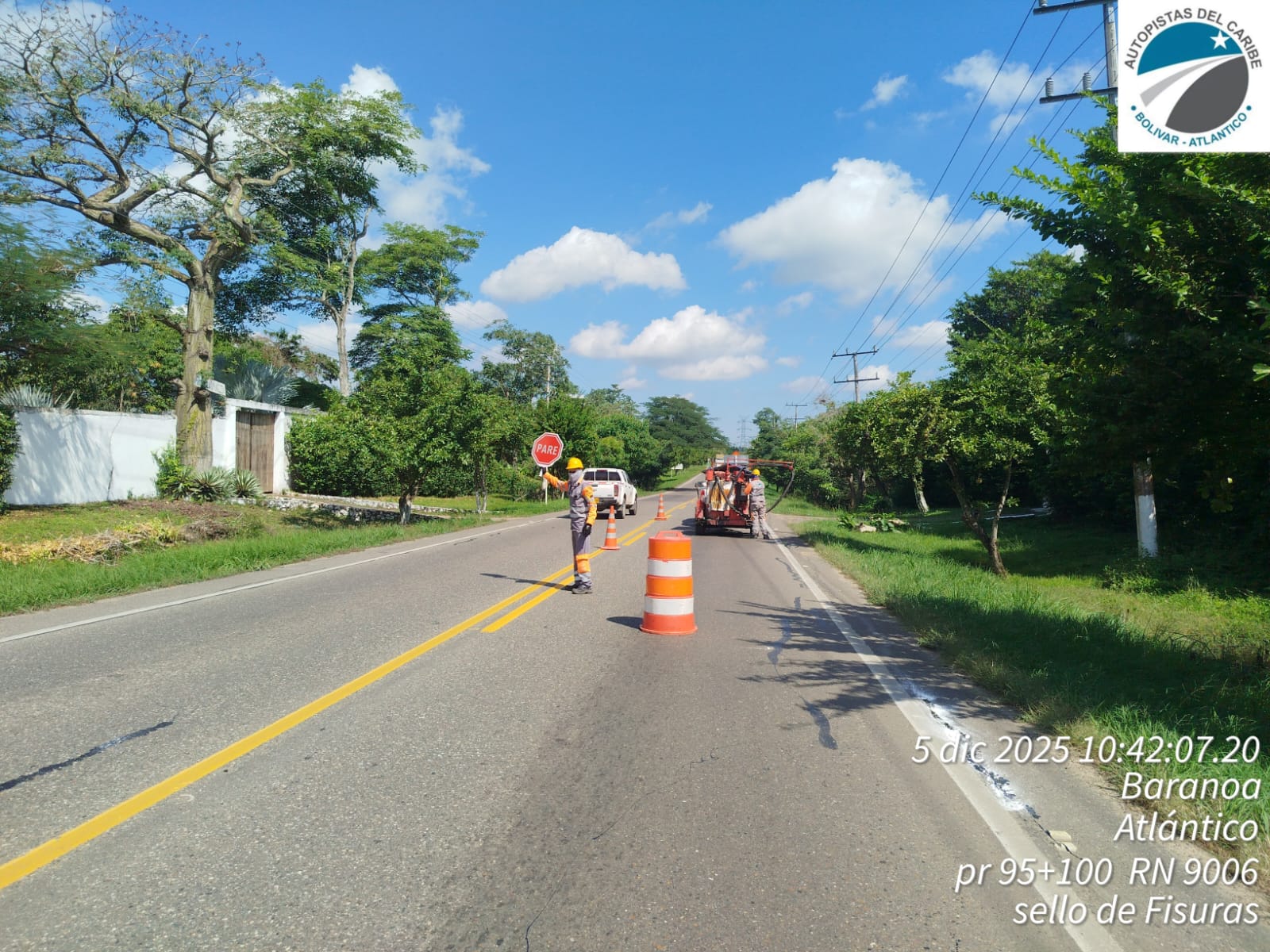 Autopistas del Caribe avanza en mantenimiento vial para mejorar movilidad y seguridad en el corredor