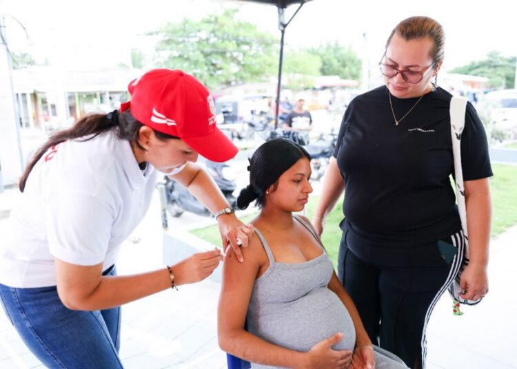 Atlántico inicia vacunación materna contra el Virus Sincitial Respiratorio: así será el plan para proteger a los recién nacidos