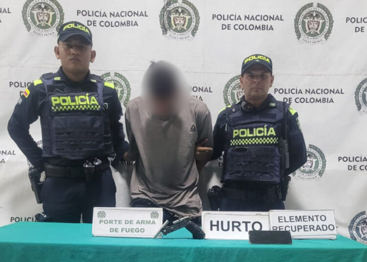 Capturan en flagrancia a hombre armado tras cometer hurto en el centro de Barranquilla