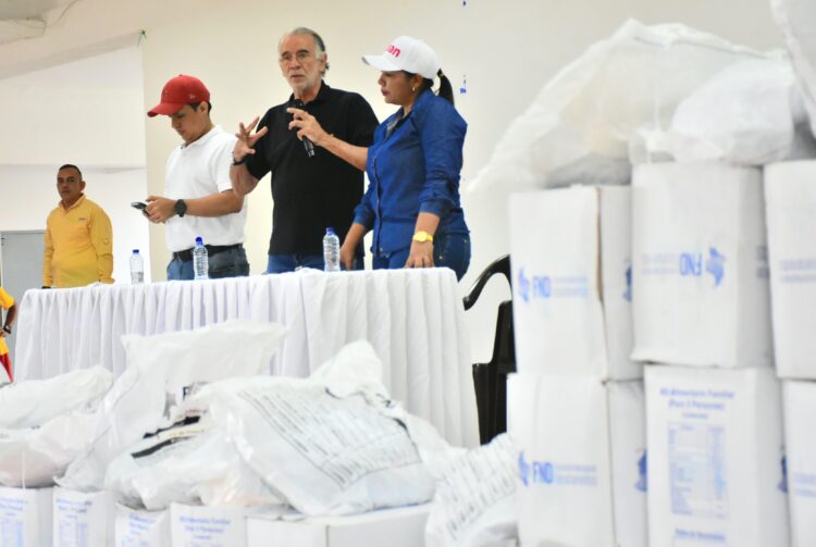 Gobernación del Atlántico entrega 2.000 ayudas humanitarias a familias afectadas por vendavales en el sur del departamento