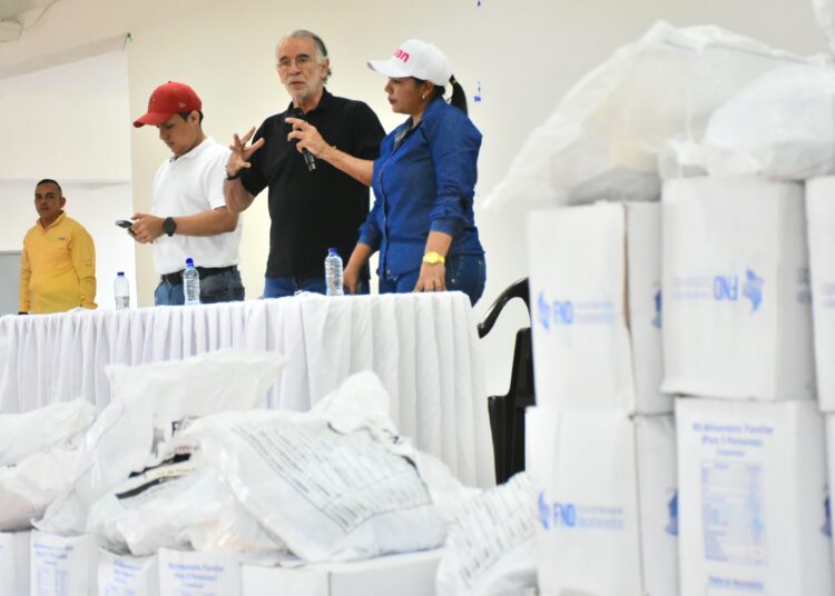 Gobernación del Atlántico entrega 2.000 ayudas humanitarias a familias afectadas por vendavales en el sur del departamento