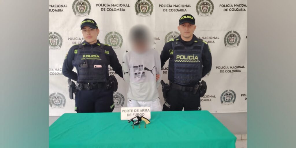 Capturan en flagrancia a hombre armado durante operativo policial en el barrio Villate