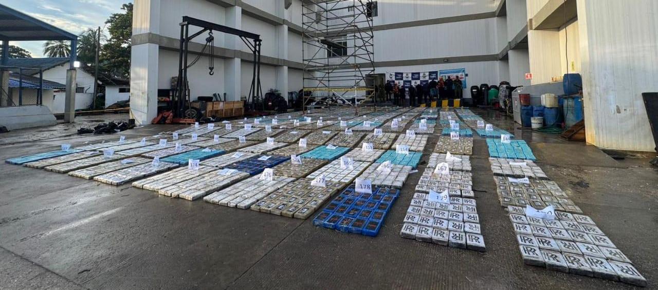 Incautan 4,5 toneladas de cocaína en operativo de la Armada en el Golfo de Morrosquillo