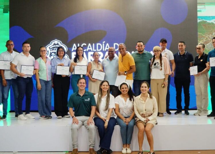 Más de 8.000 estudiantes fortalecieron sus competencias digitales e innovación tecnológica en 2025