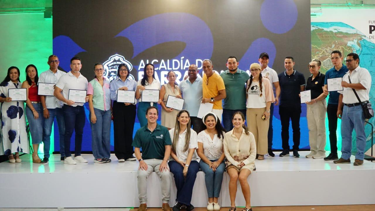 Más de 8.000 estudiantes fortalecieron sus competencias digitales e innovación tecnológica en 2025