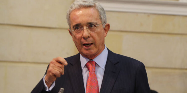 Uribe ratifica su respaldo a Paloma Valencia como candidata presidencial