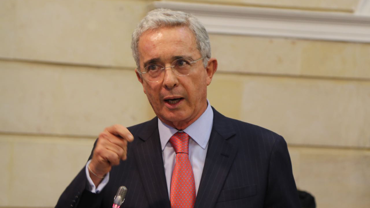Uribe ratifica su respaldo a Paloma Valencia como candidata presidencial