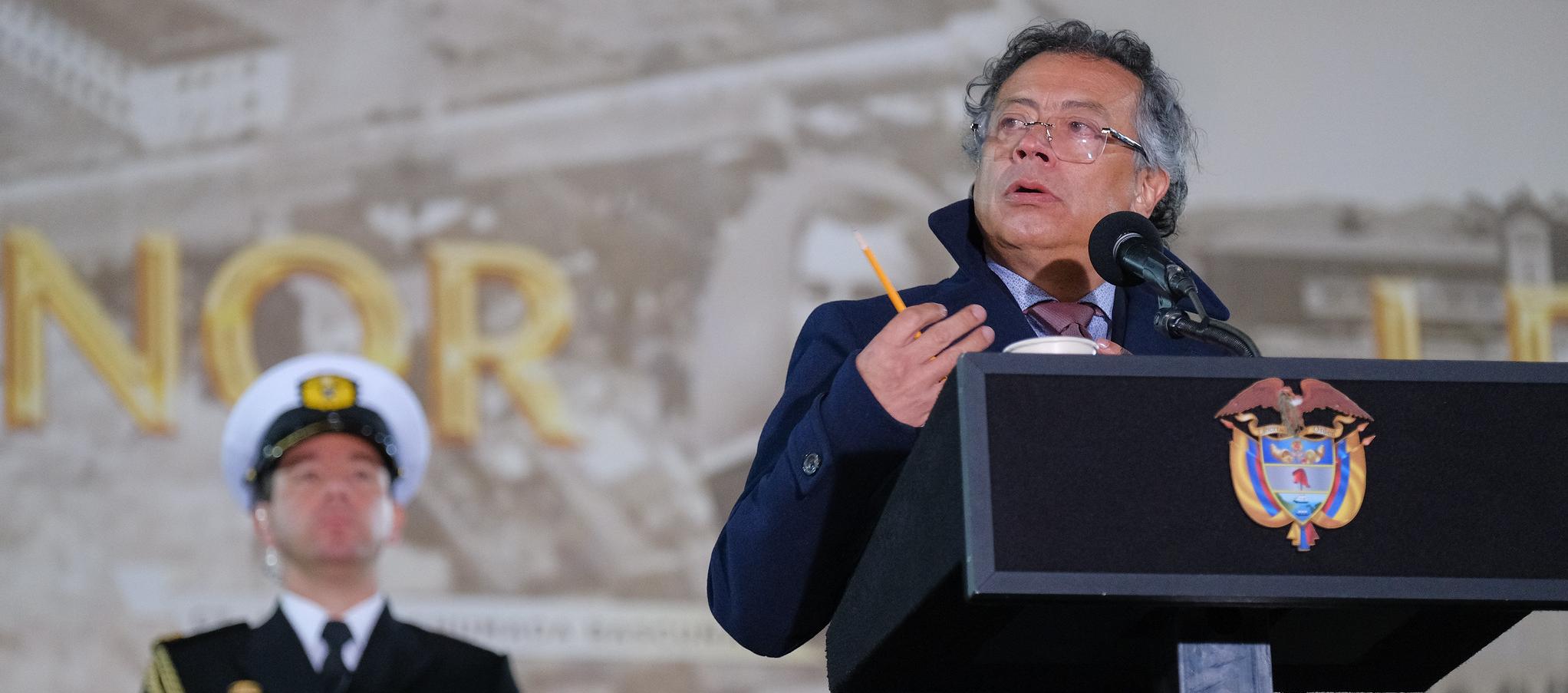 Petro expide decreto para desclasificar y levantar la reserva de los archivos del extinto DAS