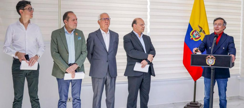 Petro anuncia central única de compra de medicamentos en EPS intervenidas para frenar especulación y acaparamiento
