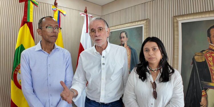 Gobernador Eduardo Verano recibe al nuevo rector de la Universidad del Atlántico, Rafael Castillo