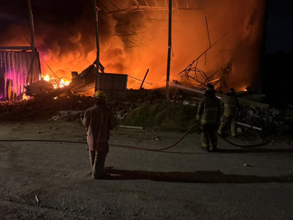 Incendio consumió bodega industrial en la vía Oriental, en Malambo