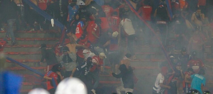 Más de 50 heridos tras violentos disturbios en el Atanasio Girardot durante la final de la Copa Colombia