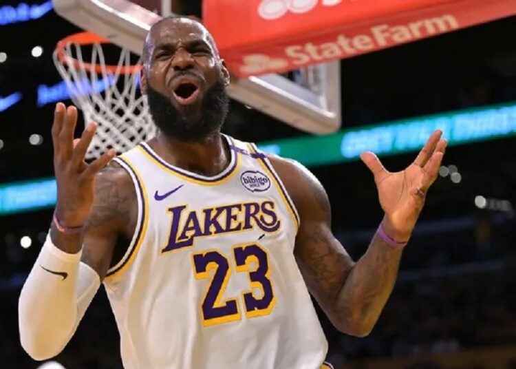 NBA: Con 26 puntos, LeBron James aportó para el triunfo de los Lakers sobre Suns