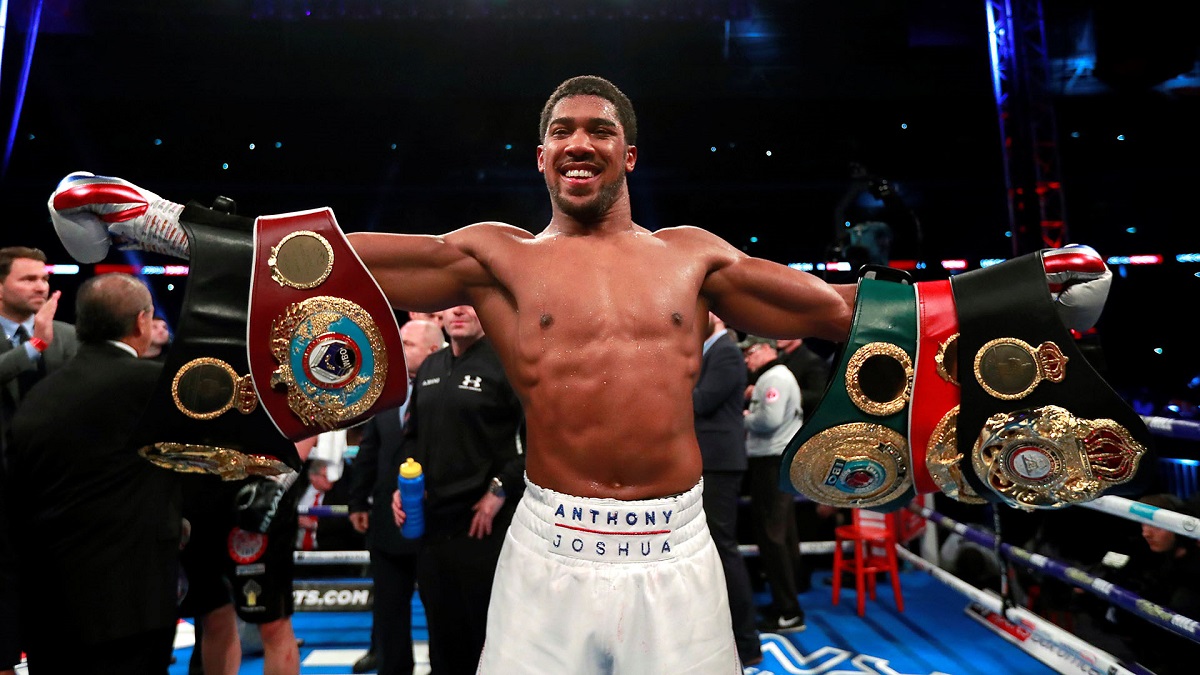 El boxeador británico Anthony Joshua resultó herido en accidente automovilístico en Nigeria y que ha dejado  dos personas muertas