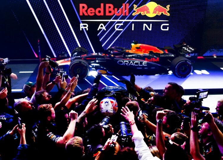 Max Verstappen ganó en Qatar y todo se definirá en la última carrera