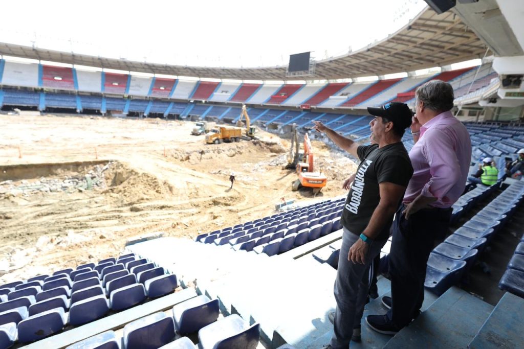 Alejandro Char y Ramón Jesurun inspeccionan avances de las obras en el estadio Metropolitano