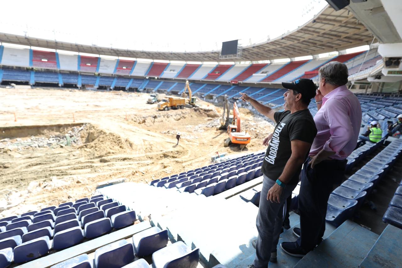 Alejandro Char y Ramón Jesurun inspeccionan avances de las obras en el estadio Metropolitano