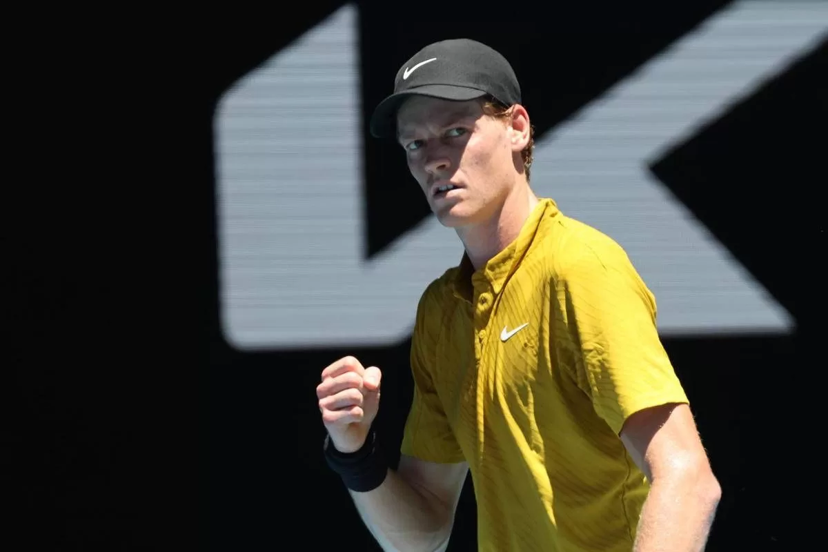Jannik Sinner sigue avanzando en el Abierto de Australia
