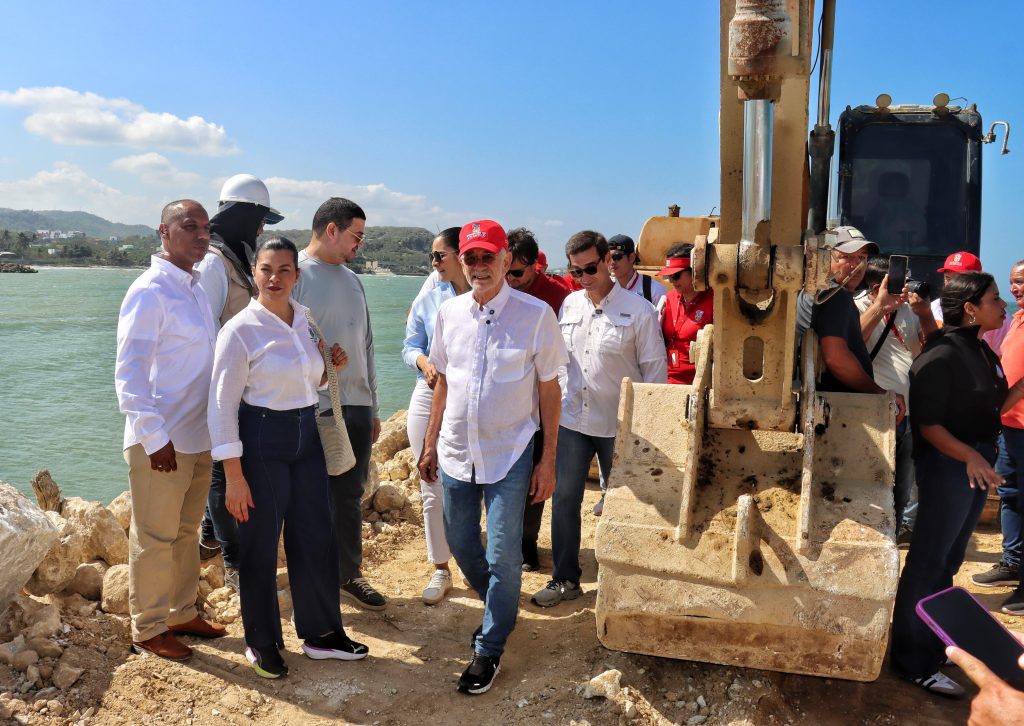 A dos meses del inicio de obras, Santa Verónica recupera su playa tras construcción de espolones