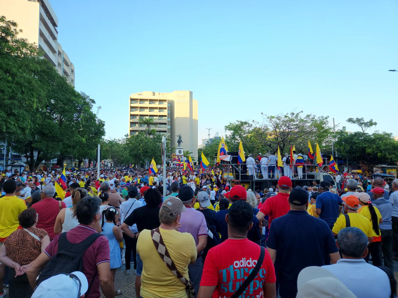 Multitudes en Colombia respaldan a Petro y rechazan ataques verbales de Donald Trump