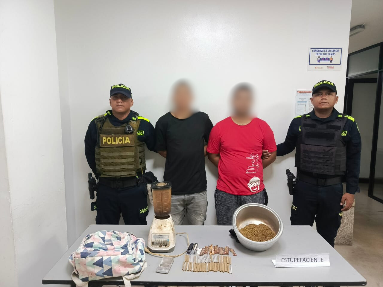 Capturan a dos personas por presunto tráfico de estupefacientes en el sector de Los Almendros