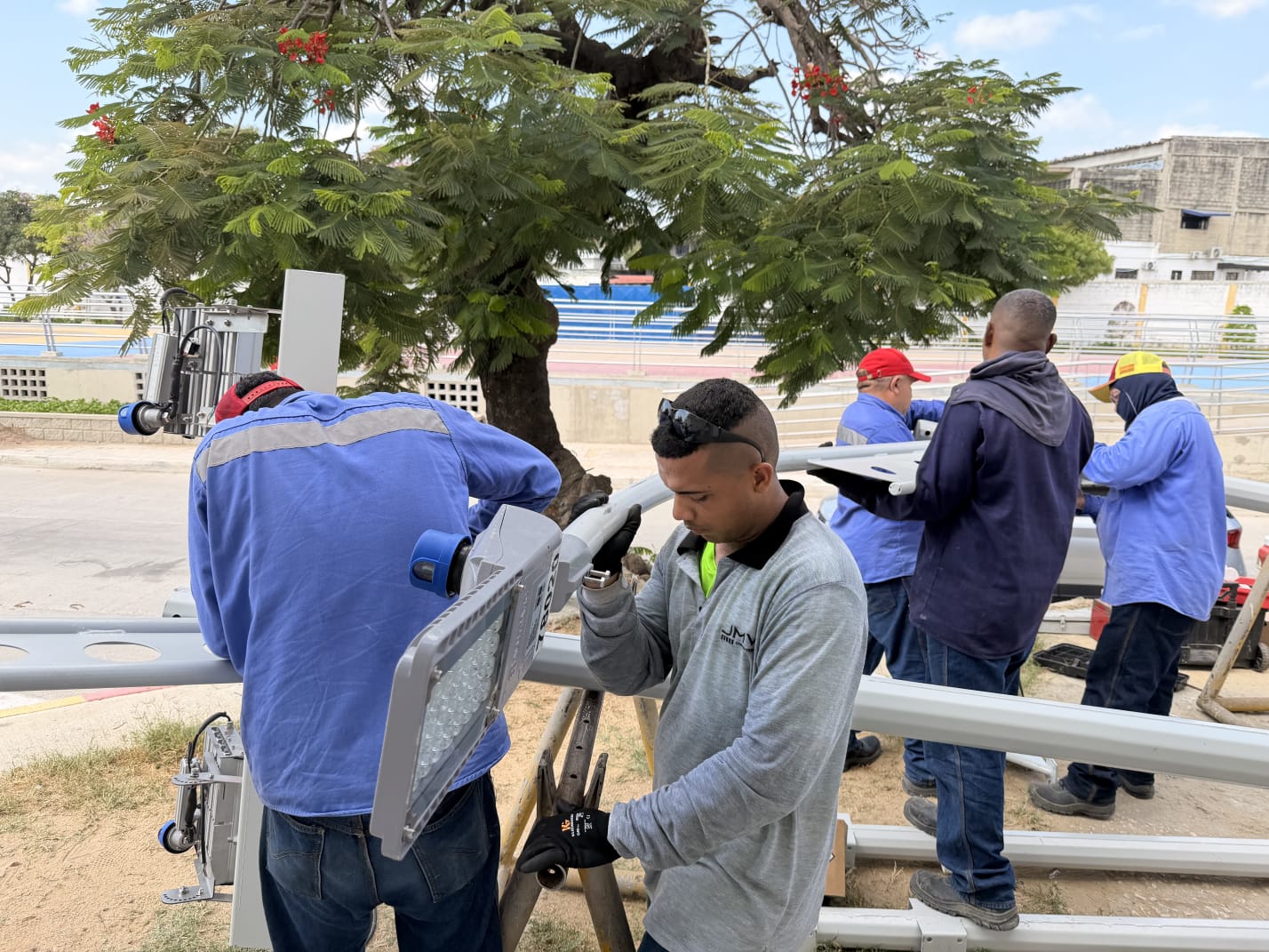 alumbrado público en el Malecón de Rebolo para mejorar seguridad y espacios familiares