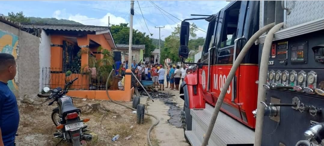 Alcaldía de Luruaco firma convenio con Bomberos de Sabanalarga para atender emergencias por incendios