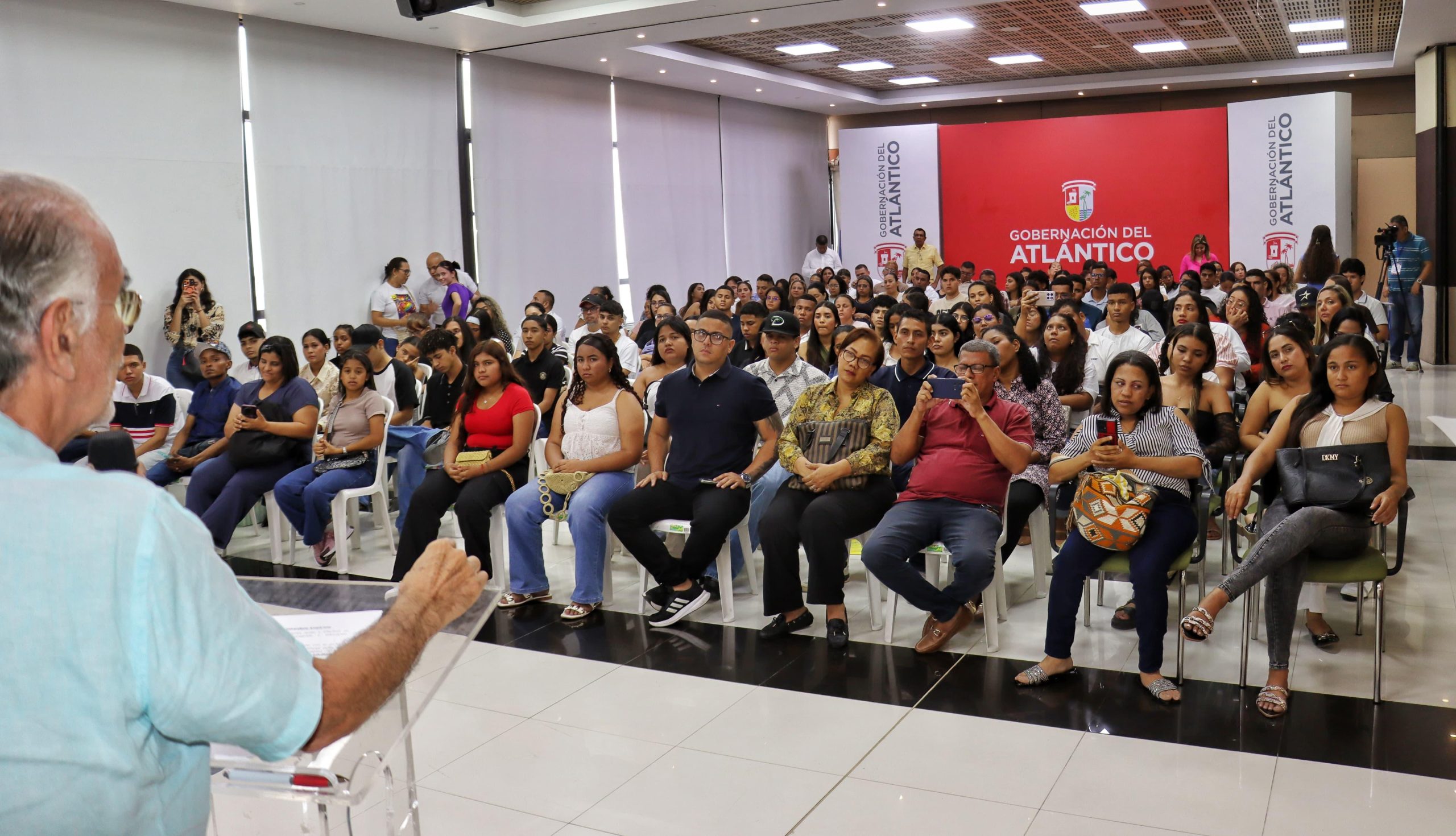 Gobernación del Atlántico entrega 634 becas ‘Inspira’ para pregrado y maestría y fortalece el acceso a la educación superior