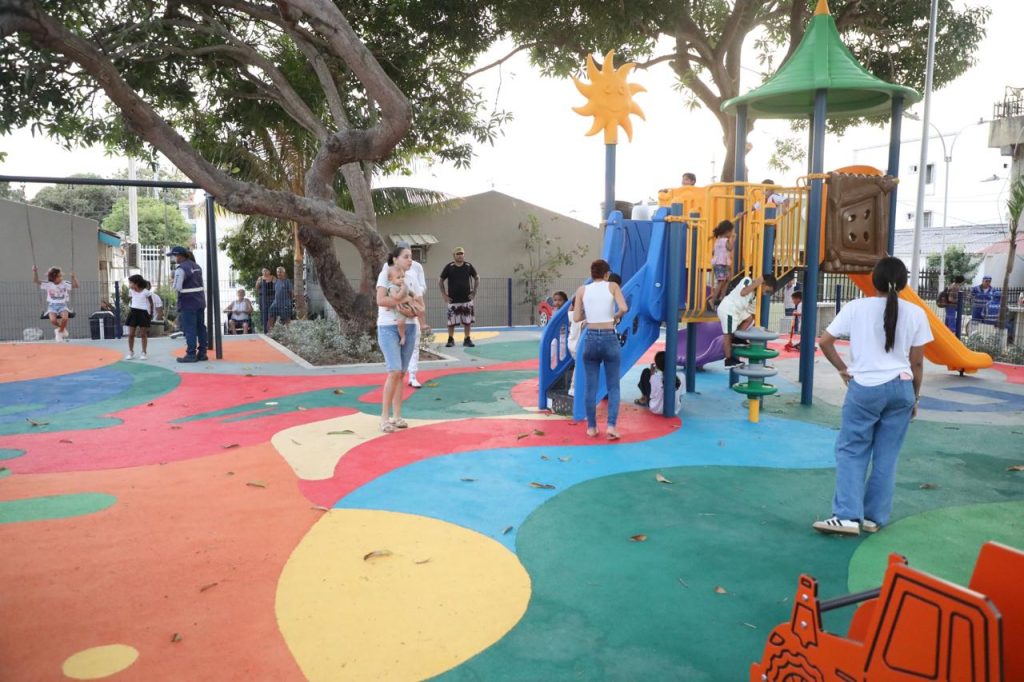 Alcaldía entrega nuevo parque en La Playa y beneficia a más de 18 mil habitantes