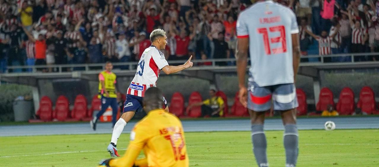Con Teófilo como salvador, Junior rescató un empate ante Santa Fe en la ida de la Superliga