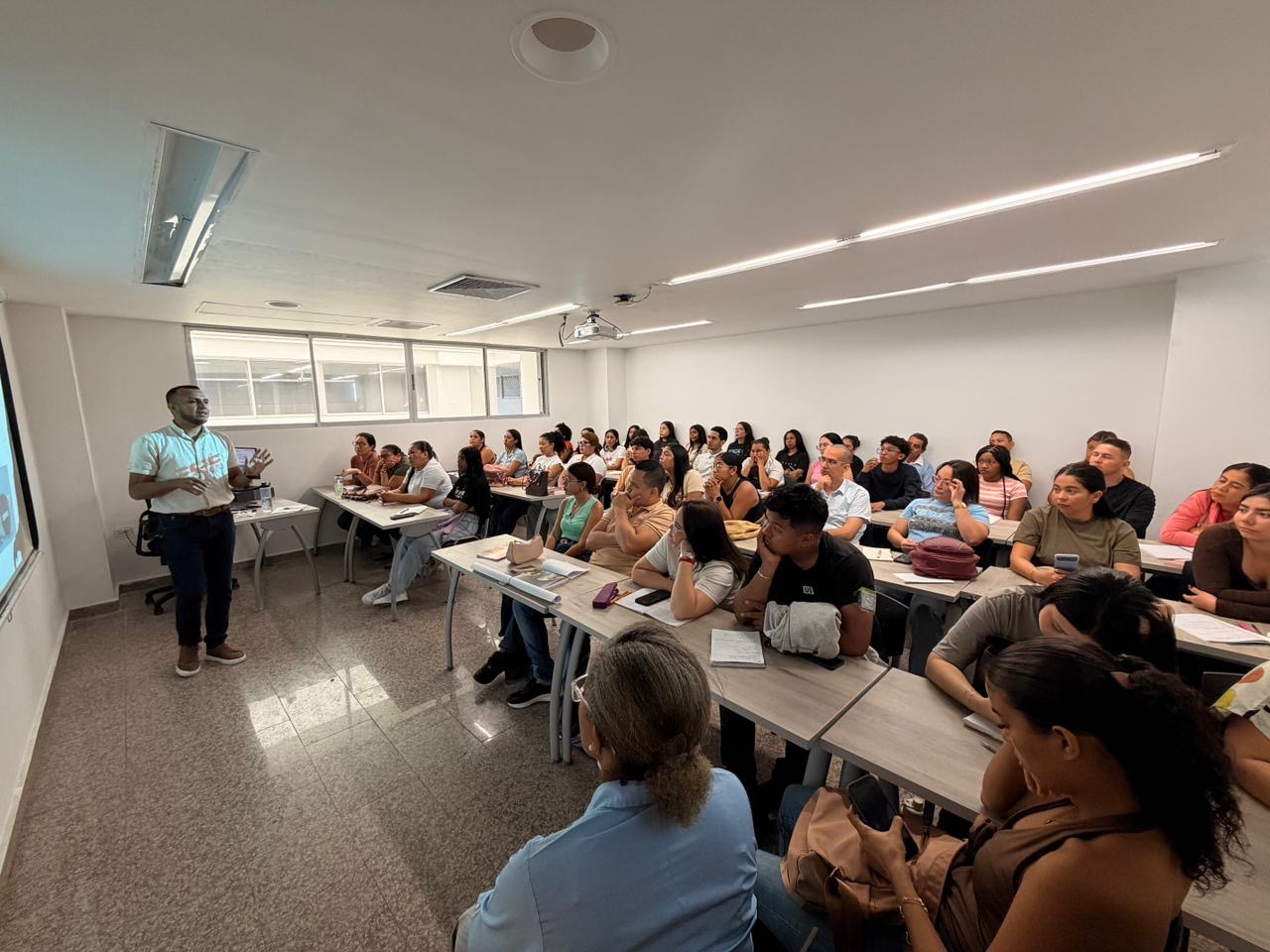 Barranquilla impulsa formación gratuita para población migrante y retornada con apoyo de la Universidad de la Costa