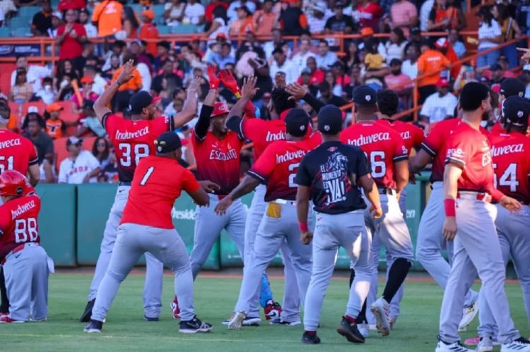 Los Leones del Escogido están a un paso del título en la Liga Dominicana