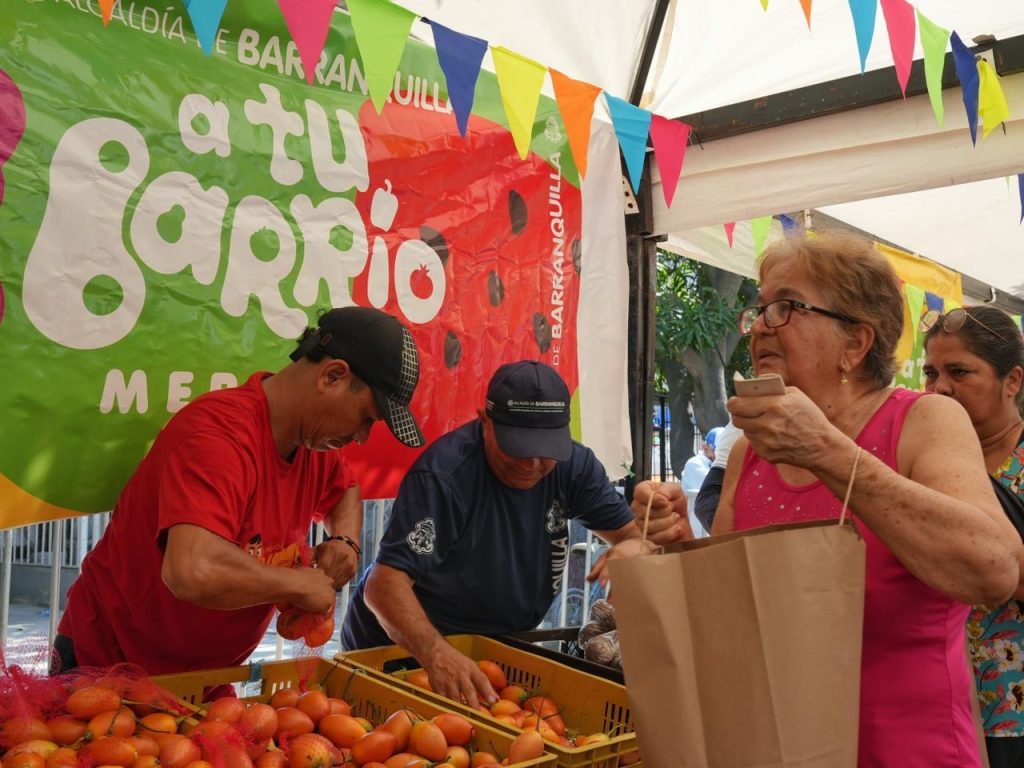 La estrategia de mercados populares inició el año en el barrio La Luz y ahora llegará cada sábado a un sector diferente de la ciudad, ampliando el acceso a alimentos frescos y apoyando a comerciantes locales.