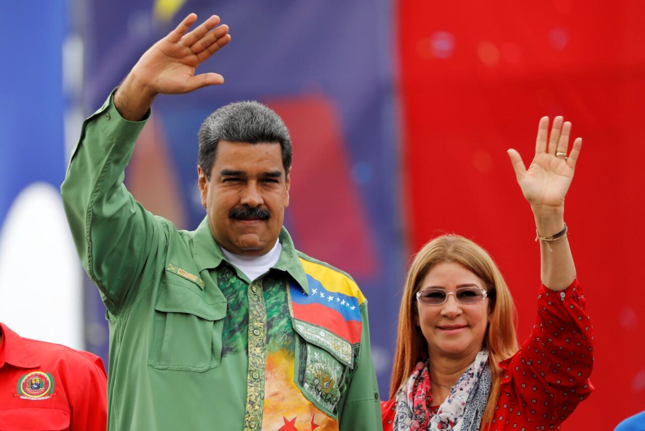 Donald Trump dice que Nicolás Maduro y su esposa fueron capturados tras ataques en Venezuela