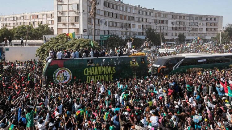 Premios en dinero y hasta tierras, anunció el presidente de Senegal a los jugadores que conquistaron la Copa Africana de Naciones