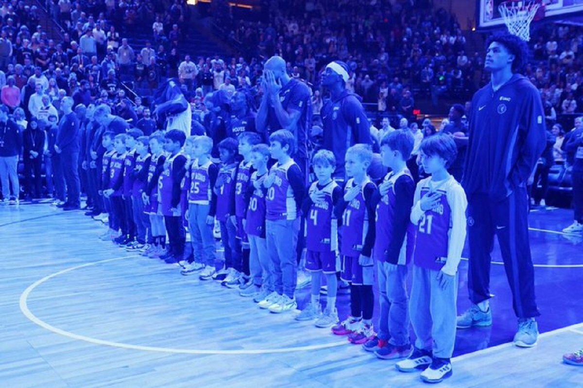 NBA: Timberwolves de Minnesota guardan minuto de silencio por muerte de una mujer a manos de agente del ICE