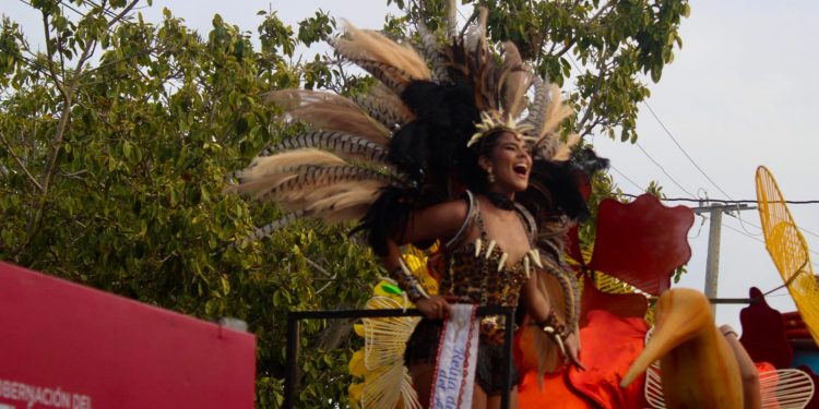 Con 3.000 artistas, Santo Tomás vivió la Batalla de Flores del Carnaval del Atlántico