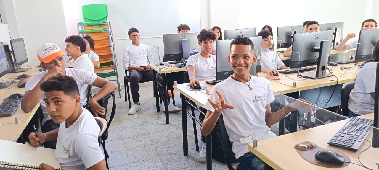Barranquilla abre convocatoria para 130 becas gratuitas en formación tecnológica para jóvenes