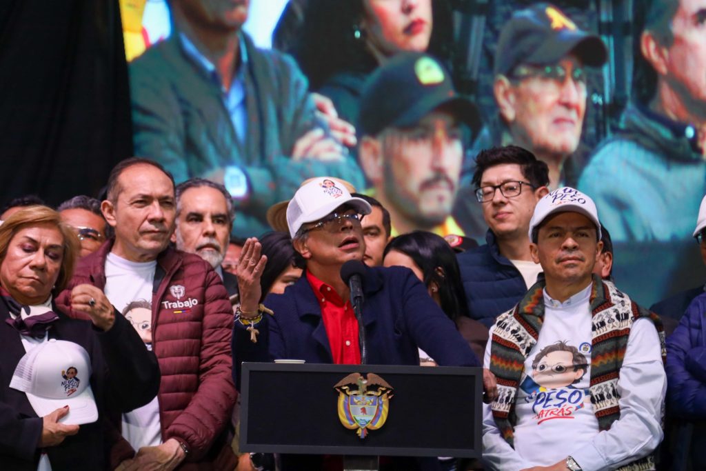 Petro firma nuevo decreto y ratifica aumento del 23,7 % del salario mínimo para 2026