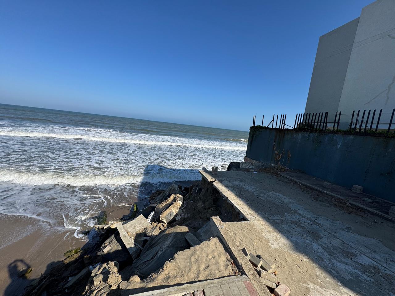 Fuertes lluvias y la furia del mar afectaron a Santa Verónica, al menos 50 cabañas resultaron inundadas