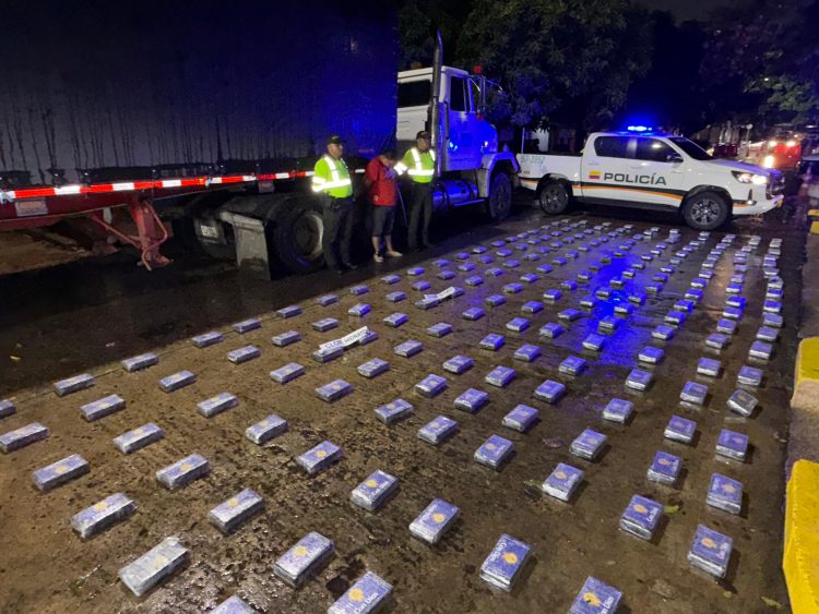 Incautados 200 kilos de cocaína ocultos entre tanques de combustible de un tractocamión