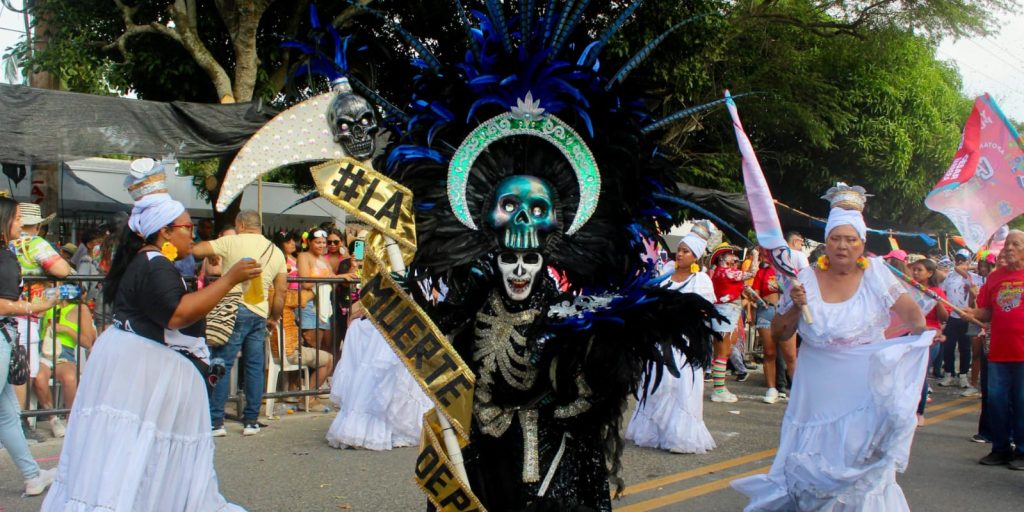 Con 3.000 artistas, Santo Tomás vivió la Batalla de Flores del Carnaval del Atlántico