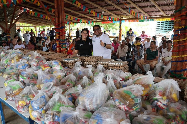 Alcaldía de Puerto Colombia entrega más de 1.400 mercados a operadores turísticos afectados por frente frío