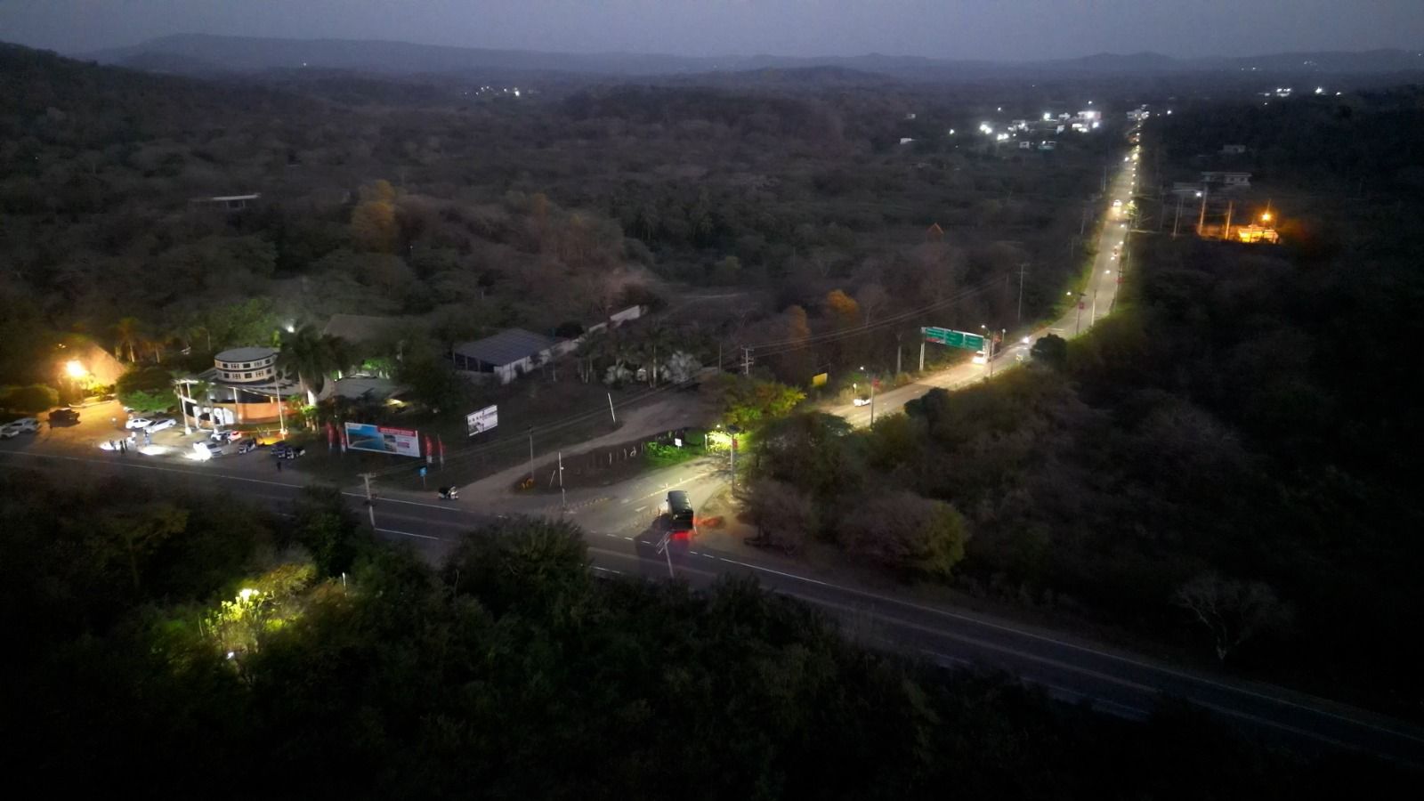 Atlántico ilumina 17 kilómetros de vías rurales con energía solar para mejorar seguridad y turismo