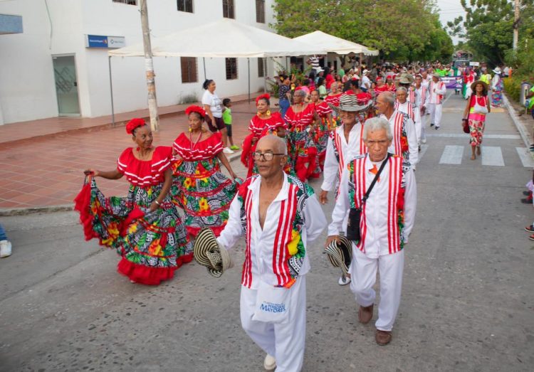 Campo de la Cruz se alista para la Batalla de Flores del Carnaval del Sur y sus Riberas