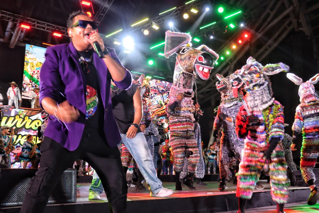 Baranoa rindió tributo a los hacedores del Carnaval del Atlántico con 520 artistas en escena