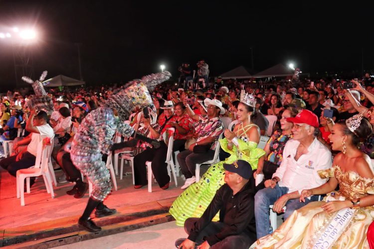 Baranoa rindió tributo a los hacedores del Carnaval del Atlántico con 520 artistas en escena