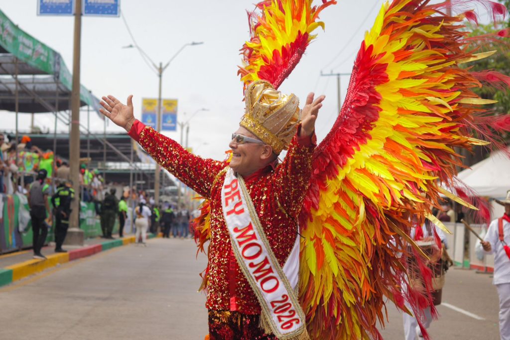 Gran Parada de Comparsas llenó de fantasía y picós la Vía 40 este Lunes de Carnaval