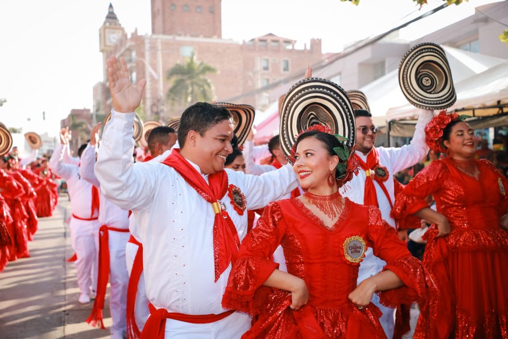 La calle 84 celebra el ‘Martes de Carnaval’ con 150 expresiones culturales