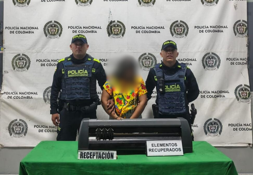 Policía captura a dos jóvenes armados que pretendían atracar en Soledad
